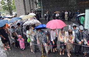 1,000 participate in opening ceremony for new Marunouchi Bldg.